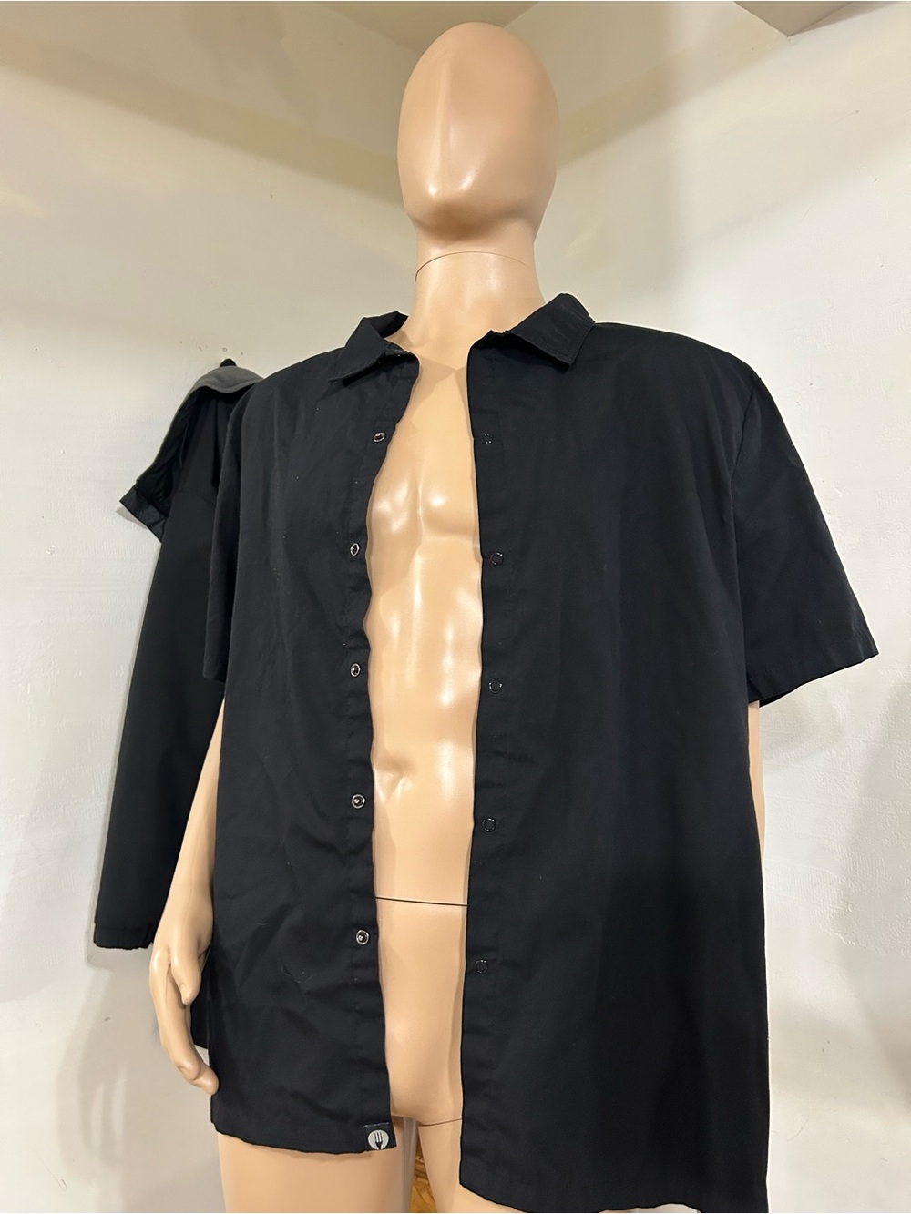 Men's Black Short-Sleeve Button-Down Shirt - Classic Casual Fit